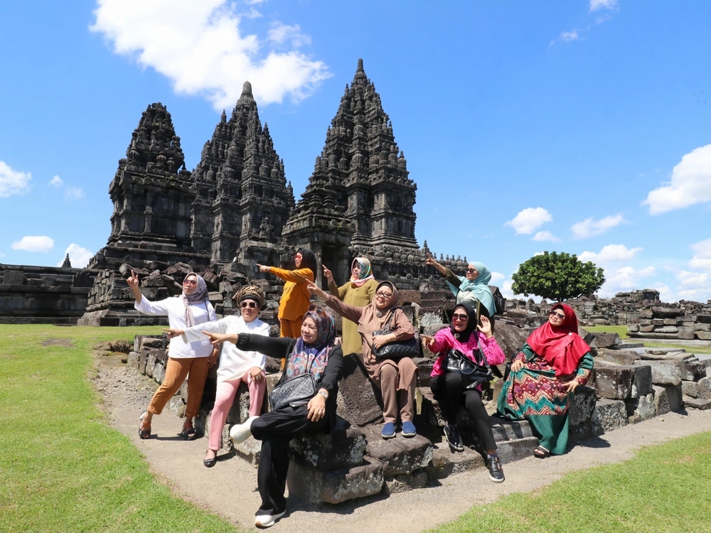 Candi Prambanan adalah kompleks candi Hindu terbesar di Indonesia