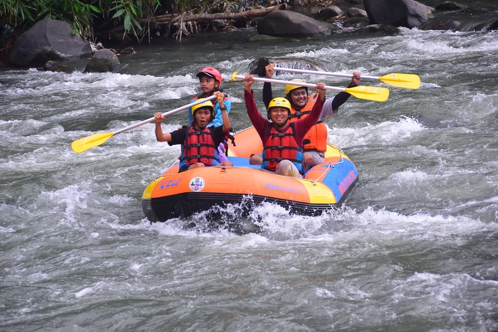Serunya Rafting Sungai Elo Magelang