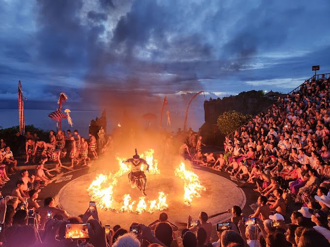 Tari Kecak Uluwatu Bali