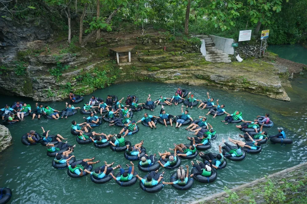 Cave tubing di Goa Pindul